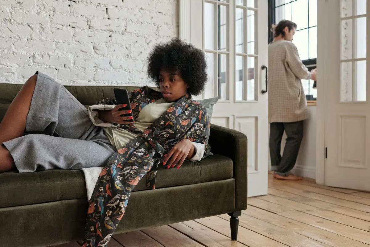 How to Deal With Mixed Signals From a Guy: How to respond without chasing clarity